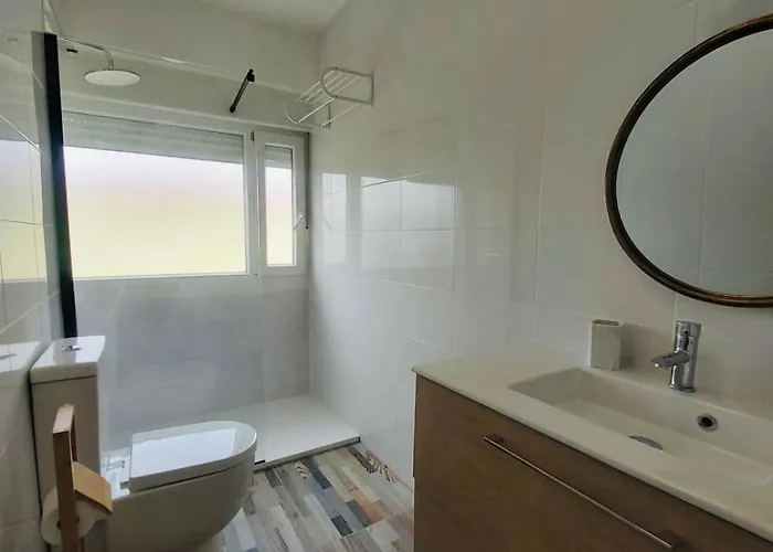 Descubre Cantabria! Piso Con 3 Habitaciones, Con Capacidad Hasta 5 Personas! Entero! * Saron